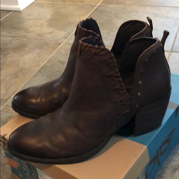 Women’s size 7.5 OTBT boots - Picture 2 of 6